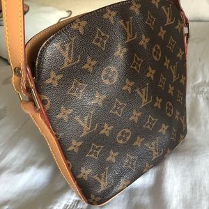 FAKE Louis Vuitton Crossbody
